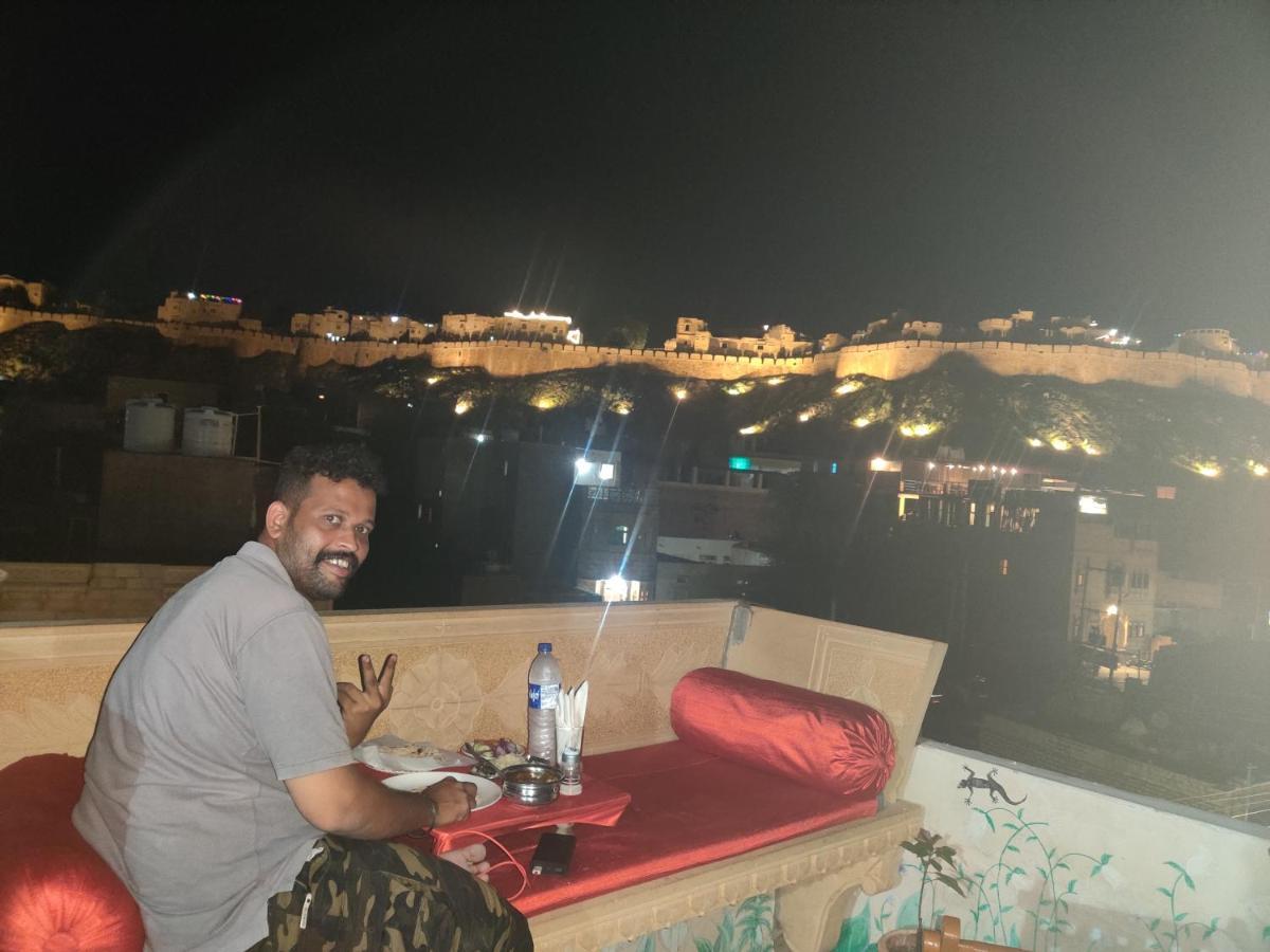 Resting Love Hostel Jaisalmer Bagian luar foto