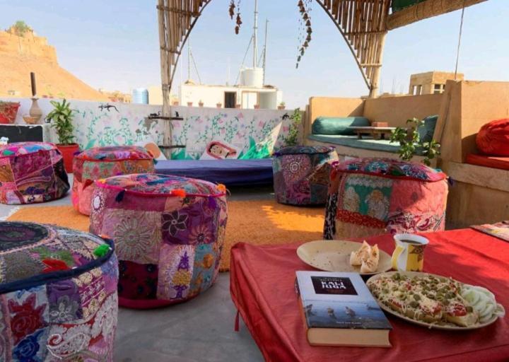 Resting Love Hostel Jaisalmer Bagian luar foto